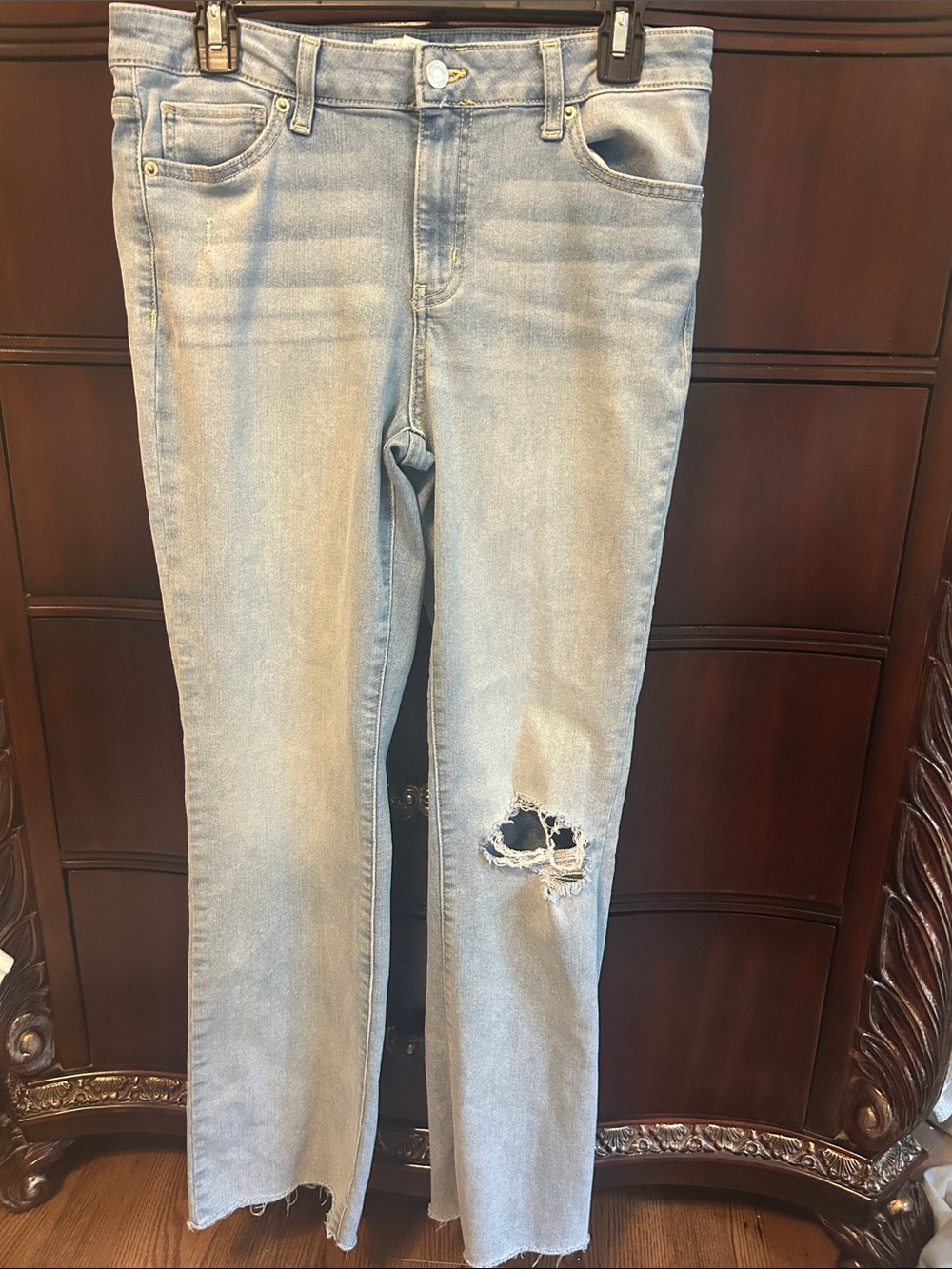 Light Wash Women's Distressed Knee Jeans